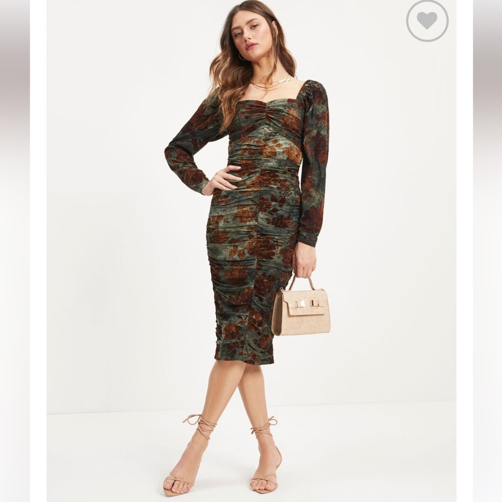 VICI-Cheers To Me Ruched Floral Velvet
Midi Dress - Olive